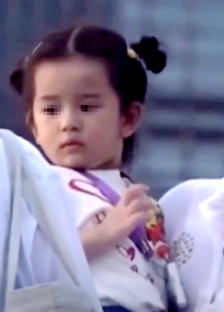 郭富城|方媛晒美照宣传郭富城新片，为丈夫连看三次《麦路人》，果然是贤妻