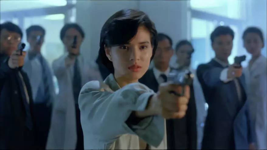 李若彤|54岁李若彤身材引热议：从空姐到小龙女，年轻时的她到底有多美？