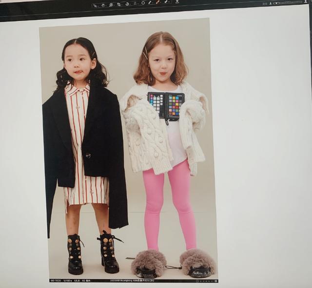 小酒窝|超暖！董璇女儿与小宝宝合照，怕她摔倒贴心搂着她，奢华舞蹈室曝光