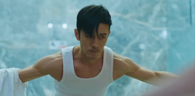 我喜欢你林雨申身材亮眼肌肉精瘦却显老像赵露思的长辈