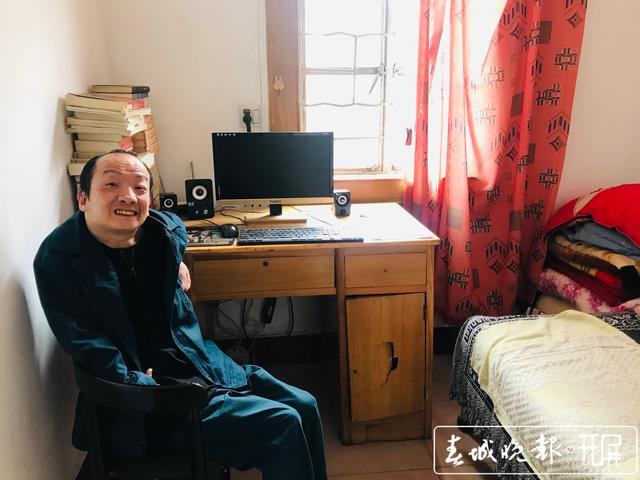 余秀华|这位获奖的“脑瘫诗人”说他跟余秀华不是一个类型