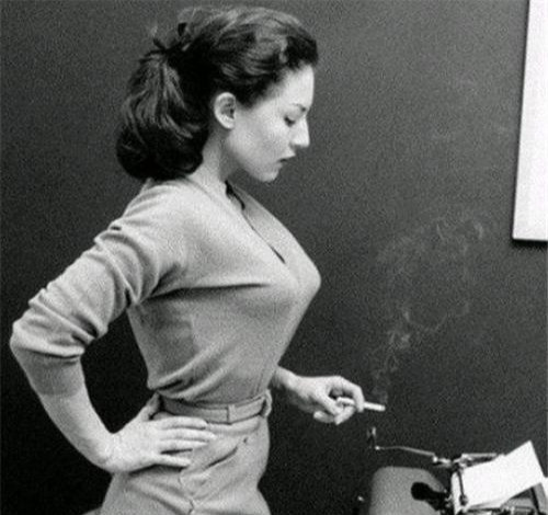 玛丽|当年烟草公司耗费3年时间，每天让狗抽100根烟证明吸烟无害，结局如何？