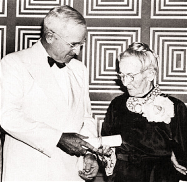 画家|大器晚成？此女12岁当女佣，76岁学画，94岁成世界知名画家