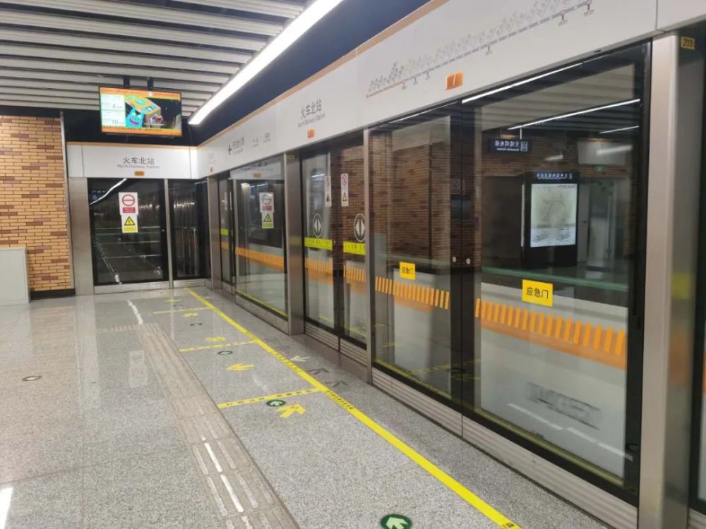 站站有景!昆明地铁4号线迎来第一批乘客,拍照没停过