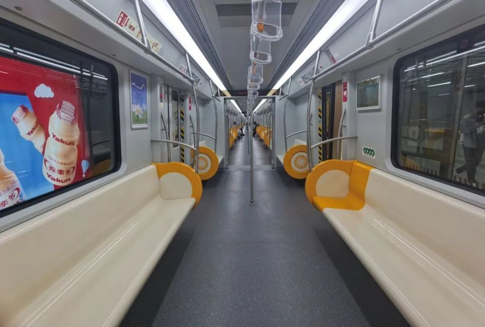 站站有景!昆明地铁4号线迎来第一批乘客,拍照没停过