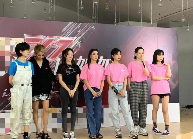 乘风破浪的姐姐|万茜被指隔空碰瓷！在和宁静同样的位置点痣，传后者不愿与其同台