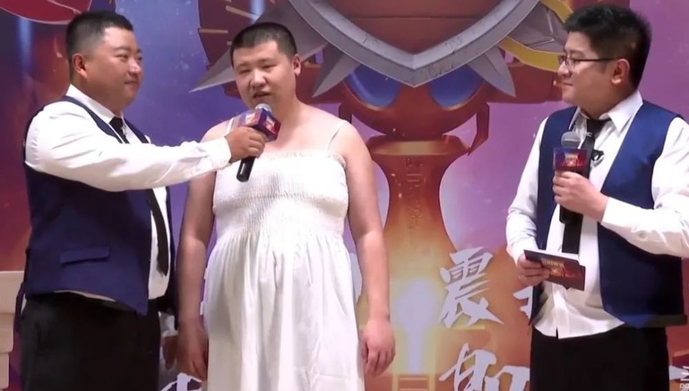 最终星际战队战败,孙一峰cos女装谢罪,可见这场战役有多惨烈.