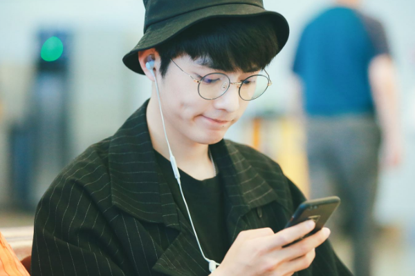 肖战|肖战再迎好消息！最美公益大使排名第一，获百万曝光将捐赠图书室