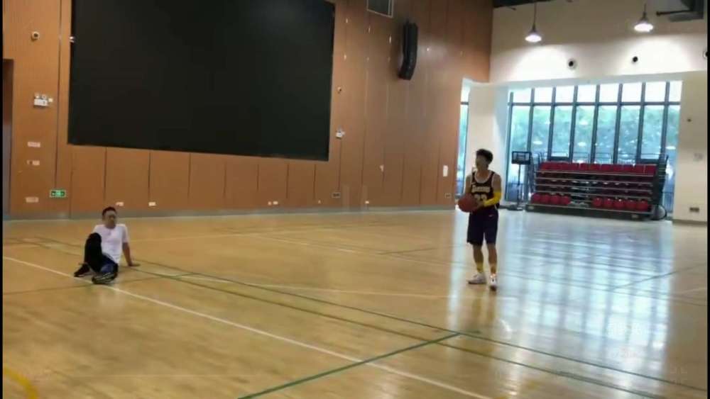 邓超|邓三岁！工作室纠正年龄登热搜，邓超怒吼要解散团队遭调侃记仇