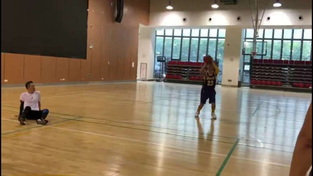 邓超|邓三岁！工作室纠正年龄登热搜，邓超怒吼要解散团队遭调侃记仇