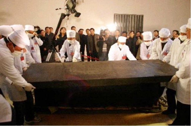 谢家桥|古墓中陪葬品众多，主棺椁却只有一滩黑色液体，至今仍不知为何物