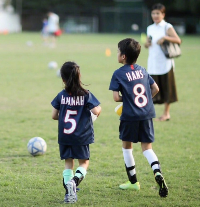 邓超|邓三岁！工作室纠正年龄登热搜，邓超怒吼要解散团队遭调侃记仇