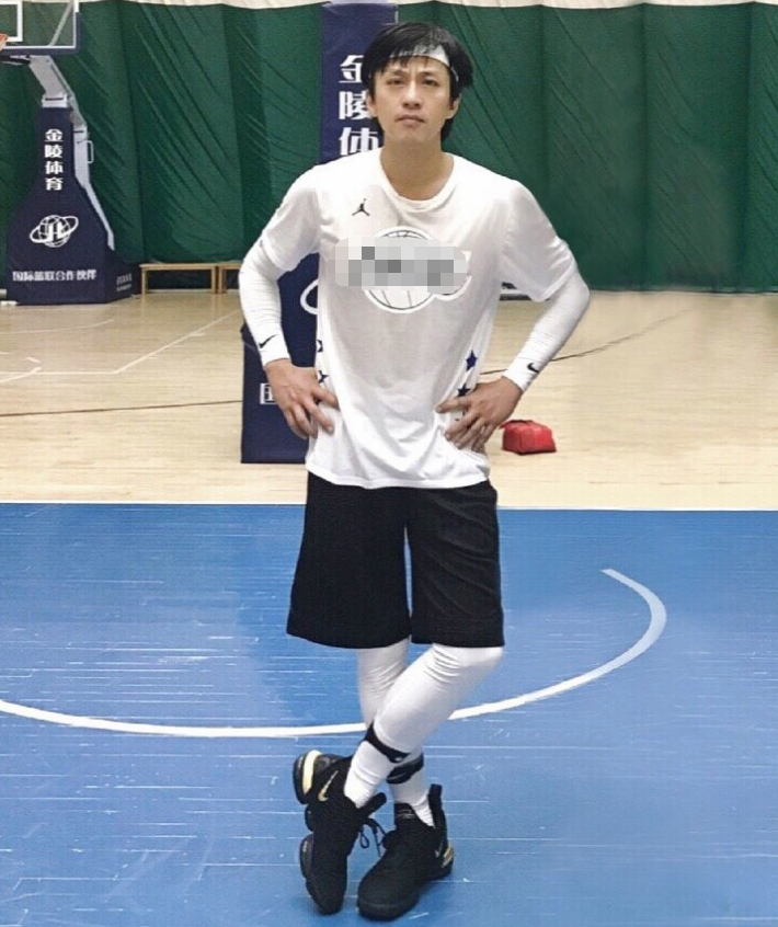 邓超|邓三岁！工作室纠正年龄登热搜，邓超怒吼要解散团队遭调侃记仇