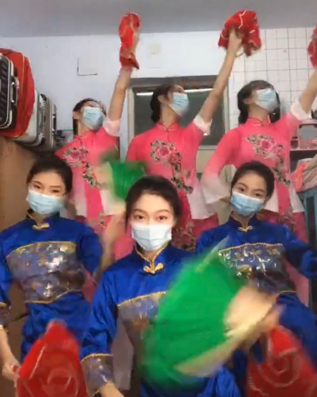 谁是我的新郎|《谁是我的新郎》舞蹈大赛刷屏，她是本山御用歌手，一火就二十年