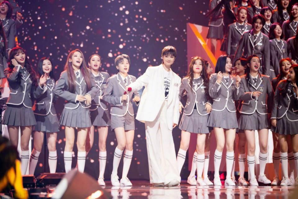 李宇春|从15年前的顶级流量到饱受争议，李宇春凭什么火到现在？