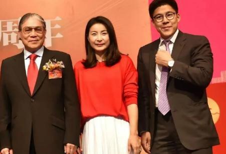 郭晶晶|郭晶晶霍启刚深夜约会，亲密照曝光：她凭什么成为“千亿儿媳”？