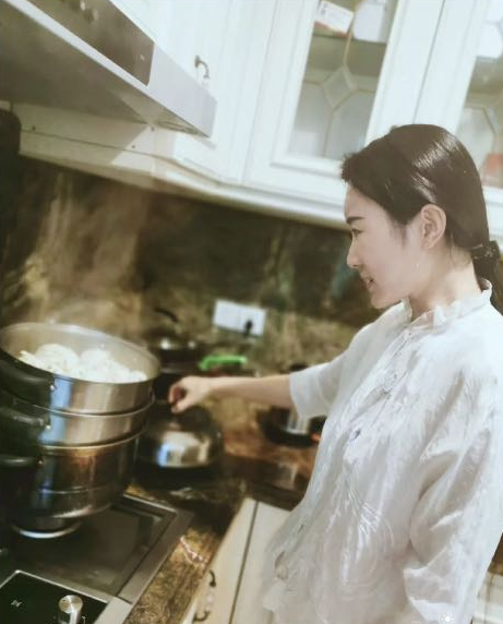 张纪中|频晒与张纪中日常被嘲爱慕虚荣，杜星霖霸气回怼：燕雀安知鸿鹄之志