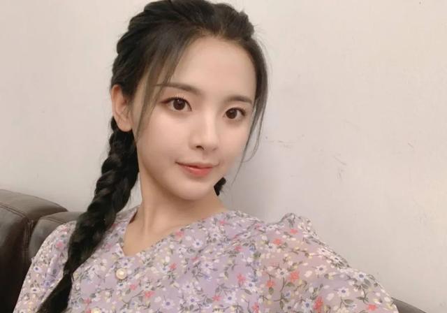 杨超越|杨超越靠哭，虞书欣靠作，标榜真性情，是为了掩饰干啥啥不行？