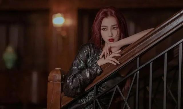 杨超越|杨超越靠哭，虞书欣靠作，标榜真性情，是为了掩饰干啥啥不行？