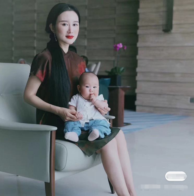 张纪中|频晒与张纪中日常被嘲爱慕虚荣，杜星霖霸气回怼：燕雀安知鸿鹄之志