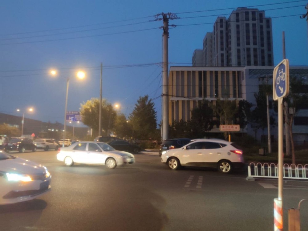 丰台区|小区入住两年，地库迟迟不开 居民停车直呼“太难了”