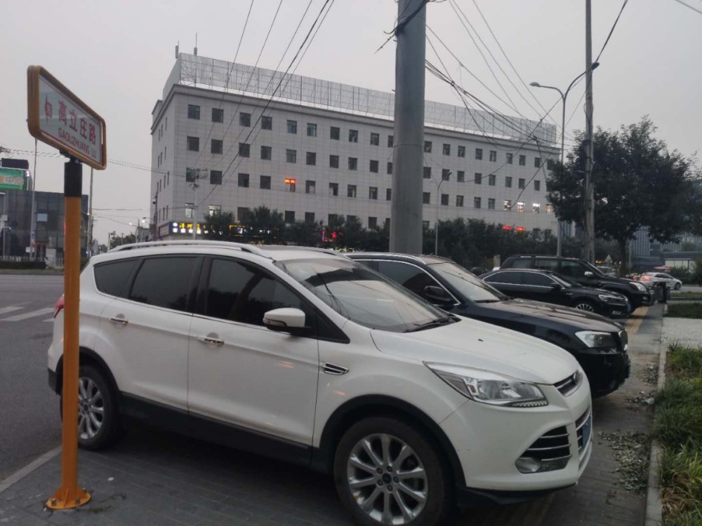丰台区|小区入住两年，地库迟迟不开 居民停车直呼“太难了”
