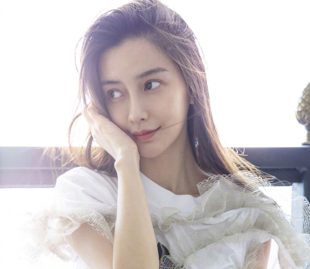 angelababy|Angelababy成名录：抠像女主到人气天后，以哭戏复出，只为孩子