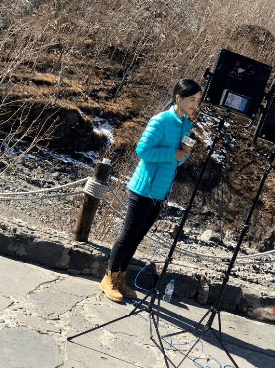 还有前段时间走红的90后主持小鲜肉李泽鹏,在《中国新闻》担任实习