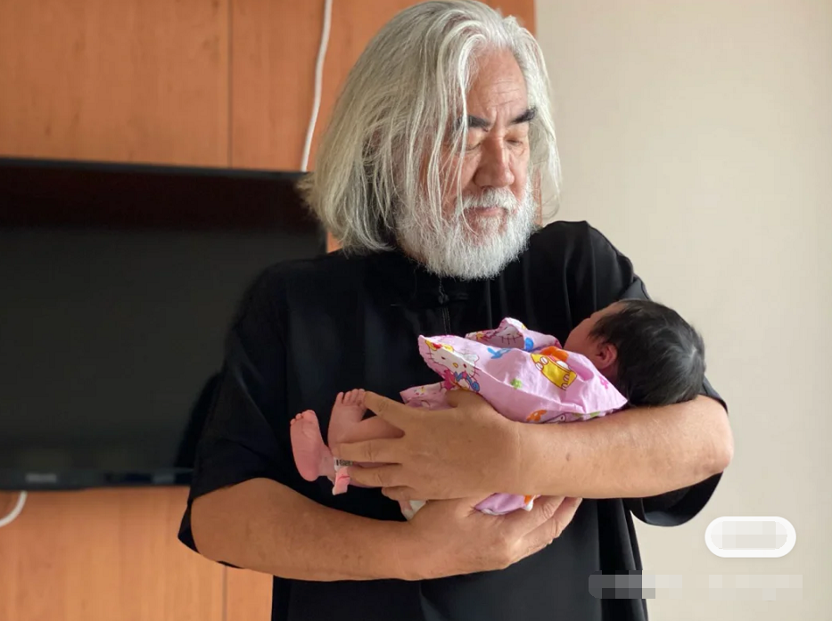 张纪中|频晒与张纪中日常被嘲爱慕虚荣，杜星霖霸气回怼：燕雀安知鸿鹄之志