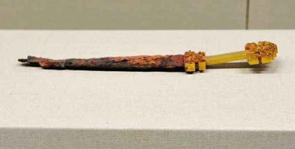 四大文明古国|陕西发现2900年前宝剑，剑柄用纯金打造，专家：剑身更珍贵