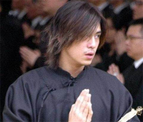 陈启礼就是竹联帮的帮主,刘焕荣作为这个帮的头号杀手,手段极其残忍