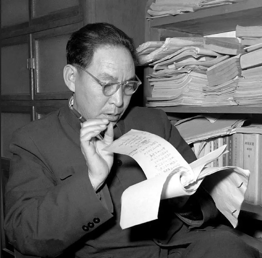 老舍|汪曾祺：他是一个亲切的，妩媚的作家