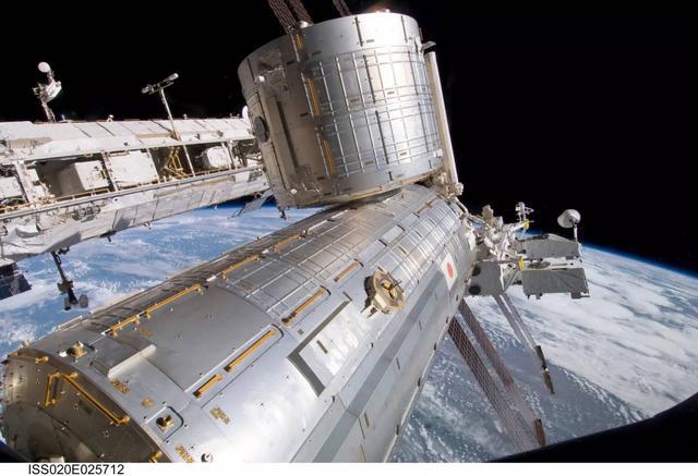 这意味着,只要是美国重要的海外军事基地就会有美国太空军的身影,他们