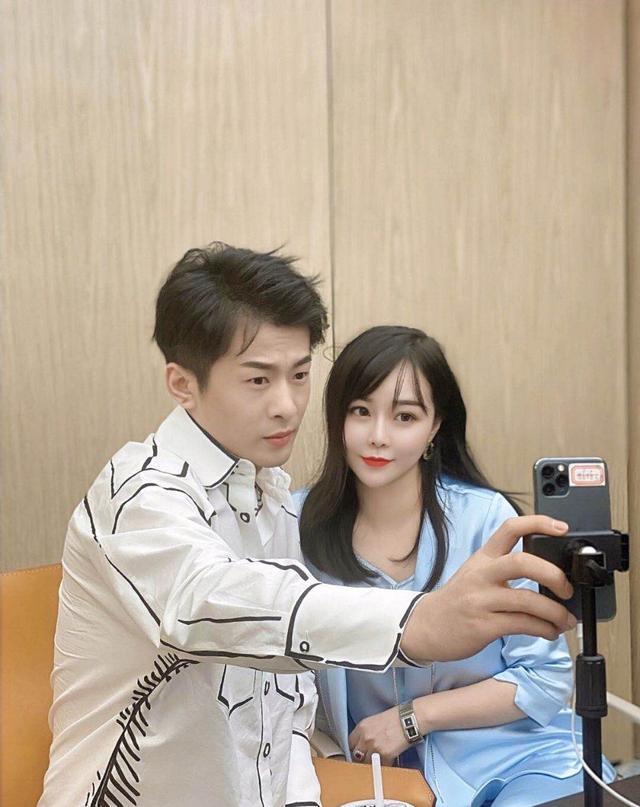 辛巴为学校捐款,斥责某些明星过于抠门;陈山发文生活太难!