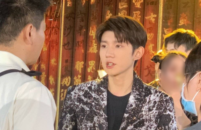央视|央视两档晚会正面较量，嘉宾阵容各有千秋，主持人方面高下立判