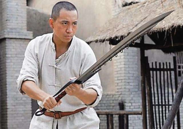 小李飞刀|古代大刀为何要安装铁环？看见刀上有九环的人，尽量躲远点