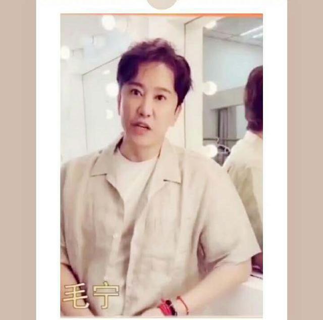毛宁|毛宁商演搂关之琳腰不避嫌，关之琳全程回避，看都不看他被疑嫌弃