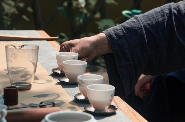 临安城外三十里,青莲古寺问茶