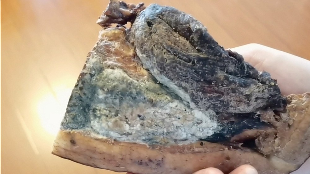 长了霉的腊肉别扔,一烧一炒马上变成不可多得的美味,咸香可口看饿了