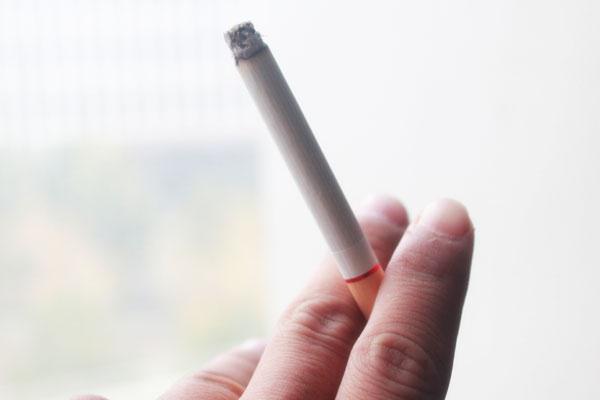 吸烟|给老烟民提个醒：哪怕烟瘾再大，也别抽这4种烟，以免伤害加倍