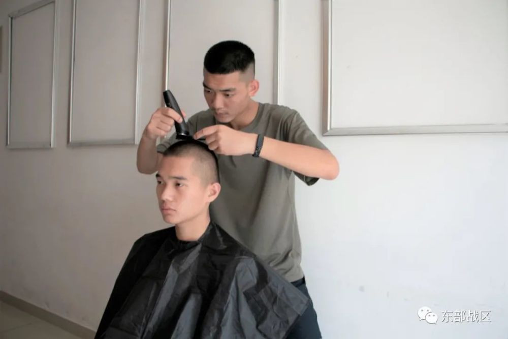 加一个军营tony老师 分分钟让你拥有帅气板寸 我们的宣言是: 国标板寸