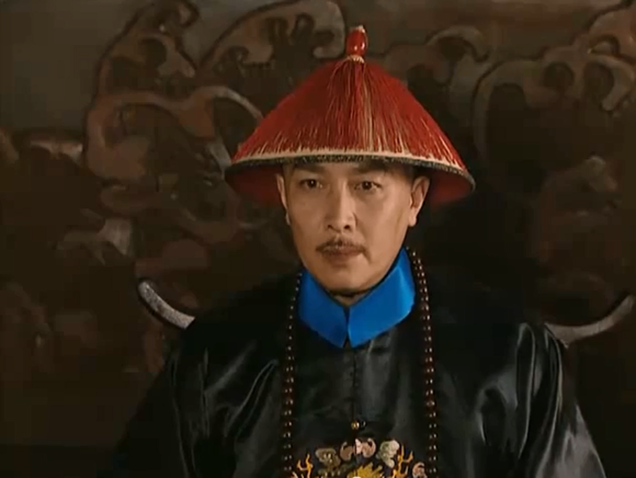 李卫任户部郎中时,当时管理户部的诚亲王在钱粮收缴时,都要加收银两