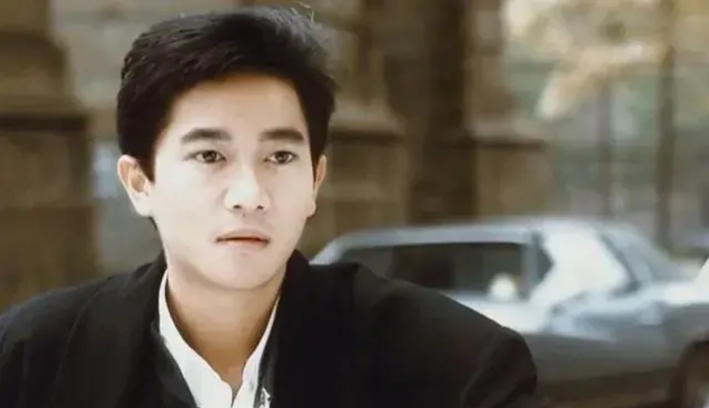 电视剧中出演一个小配角,而这部剧男主角正是"情歌王子"陈百强,两人的