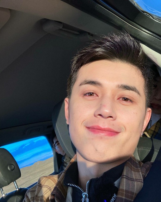 付鹏告别李佳琦团队,发文:全力以赴发展自己的事业.