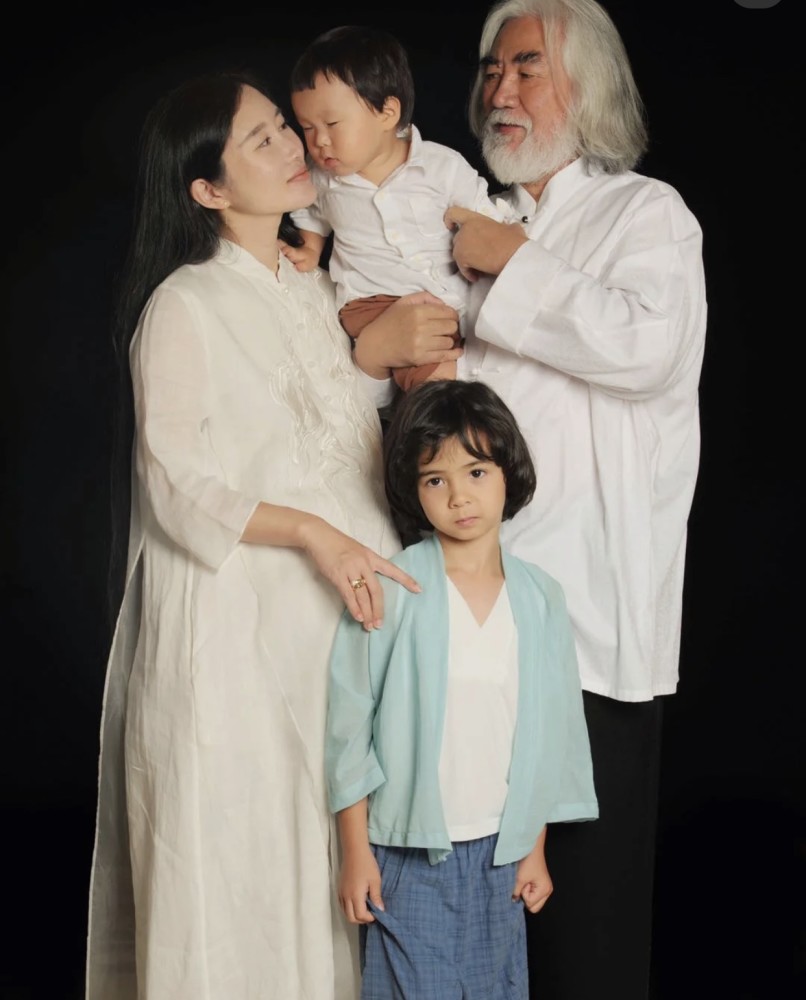 张纪中|张纪中“家事”太精彩，前妻和三婚妻子曾公开撕，三婚妻子终转正