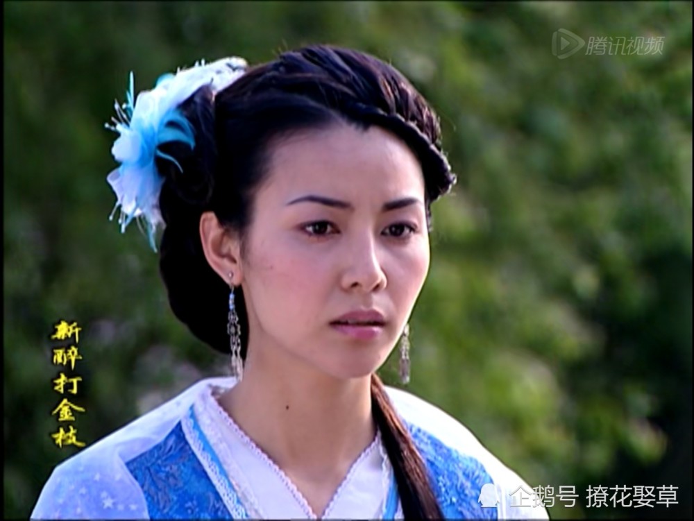 欧阳英前期的造型一直都是介个样子的,没什么特色也没什么看点,甚至还