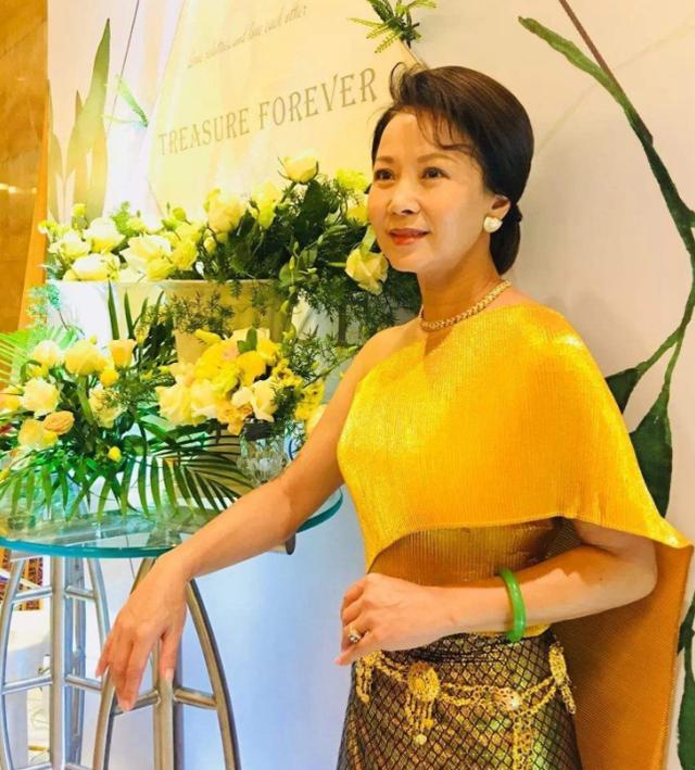 "孙尚香"赵越,16岁夺飞天奖,嫁大5岁佟凡丁克23年不生娃?