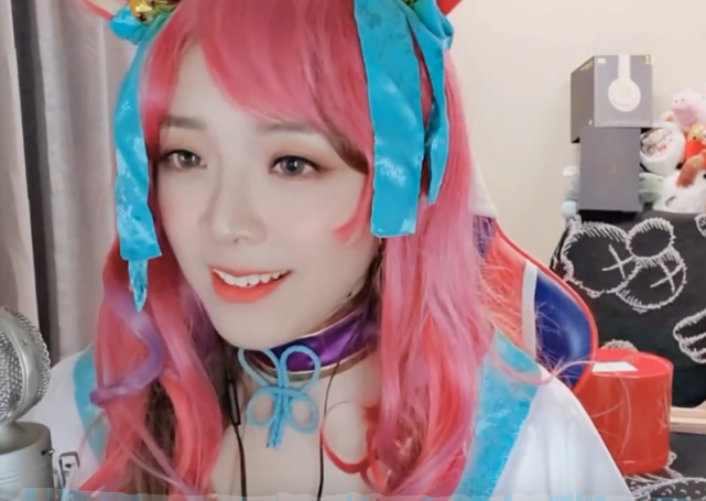 出身的叶知秋本身优势就很大,而且cosplay本身就是图一乐粉丝看的开