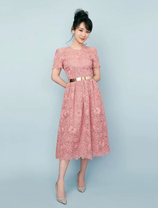 杨紫|杨紫演大提琴家，穿上一样的演出服，和欧阳娜娜差距真大