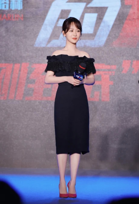 杨紫|杨紫演大提琴家，穿上一样的演出服，和欧阳娜娜差距真大